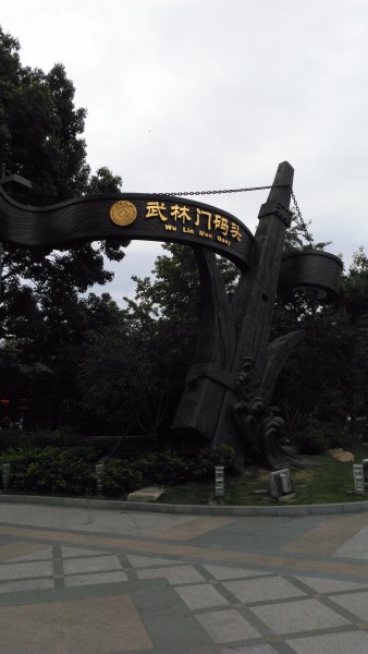 杭州1天游哪些地方值得去的？轻松一日游攻略带你玩遍西湖、灵隐寺、龙井村