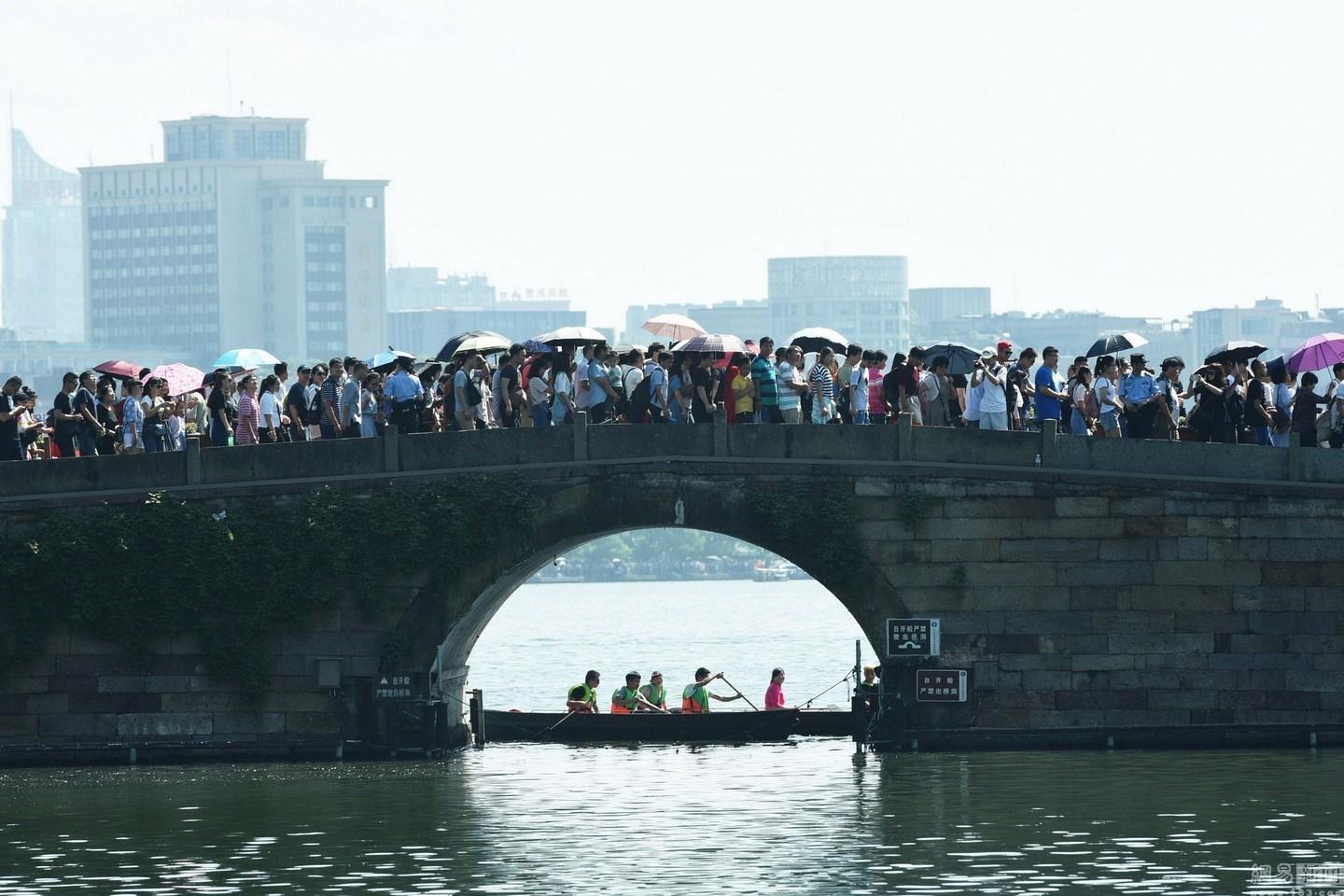 杭州旅游游记作文：轻松规划完美行程，体验西湖诗意与美食的快乐之旅
